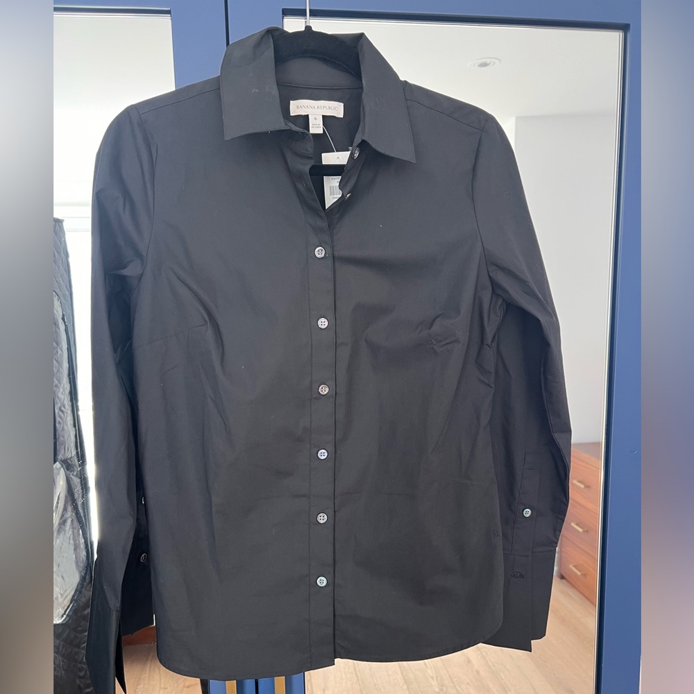 Banana Republic black shirt. Size 6 brand new with tags.